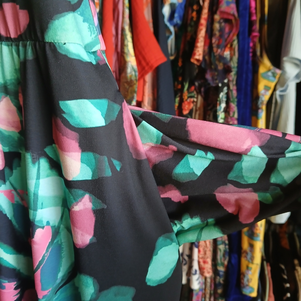 Elegant Pink and Green Midi Dress - Picture 3 of 5